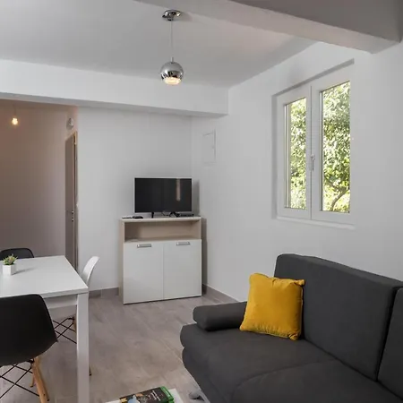 Batala Garden - One Bedroom With Patio And Garden View דירה דוברובניק