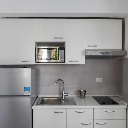 Batala Garden - One Bedroom With Patio And Garden View